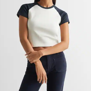 Camiseta corta de mujer de talla grande de alta calidad, transpirable y de longitud corta, diseño OEM personalizable directo de fábrica - Product Image 2