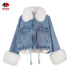 Veste en jean pour femme avec tissu de qualité supérieure, fermeture boutonnée classique, coupe confortable pour un usage décontracté - Product Image 1