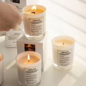 Portavelas blanco moderno de artesanía H.M.A con interior dorado y tapa para uso a granel y necesidades de estilo en el hogar - Product Image 1