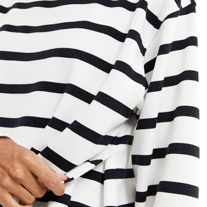 Logo personnalisé université sweat-shirt ras du cou oversize col rond femmes impression 3d sweats en relief 100% coton - Product Image 3