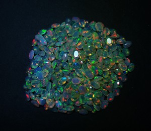 อัญมณีโอปอลสีขาวแบบวงรีขนาด4x6มม. โอปอลสีขาวหลายสีตัดทรงไข่พร้อมใบรับรองการระบายความร้อนสำหรับเครื่องประดับ - Product Image 3