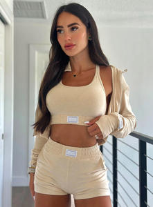 Vente en gros conception personnalisée 2 pièces ensemble femmes entraînement bout à bout tenue athlétique dos nu soutien-gorge de sport et short froissé pour salle de sport et fitness - Product Image 6