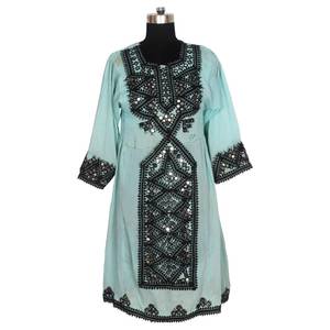 Grande demande Conception personnalisée Robe balochi respirante brodée à la main Robes afghanes pour femmes Robes balochi traditionnelles pour femmes - Product Image 3