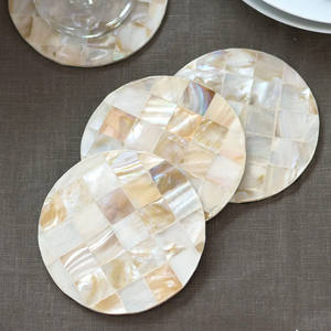 Luxe méticuleusement fabriqué à la main avec praticité Capiz Nacre incrustation sous-verres artisans vietnamiens qualifiés - Product Image 2