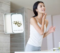 Deodoran Parfum Padat Wanita Mewah Modern Aroma Kayu Tahan Lama Multi-Wangi Mudah Dibawa Minyak Kecantikan Melembapkan