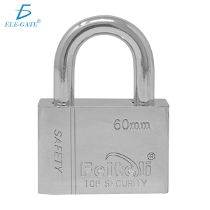 Lucchetto in Ferro Massiccio con Gancio Corto da 60mm e Chiave, Funzione Impermeabile - Product Image 1