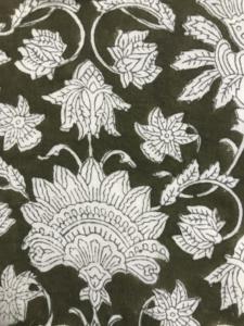 Tela de Algodón Estampada a Mano con Diseño Floral Verde Oliva y Blanco, Textil Artesanal Tradicional Indio - Product Image 3