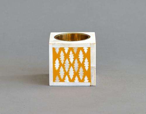 สีเหลือง