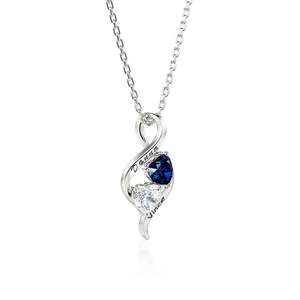 Collier personnalisé Jeulia Infinity avec 2 pierres de naissance en forme de cœur et noms, chaîne en moissanite plaquée or - Product Image 2