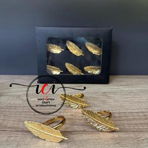 Ensemble d'anneaux de serviette triangulaires dorés serviettes texturées en acier inoxydable pour les fêtes de mariage décor à la maison restaurants dîners de fête - Product Image 5