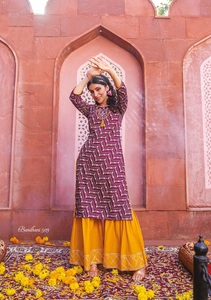 El último vestido estampado Heavy Rayon Bandhej con bordado Gotta Pati y colección de trajes de trabajo de encaje - Product Image 5