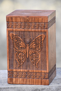 Urne funéraire en bois de Sheesham gravée papillon souvenir commémoratif fait à la main pour les cendres adultes urnes funéraires pour femmes - Product Image 6