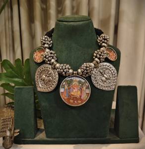 Magnifique ensemble collier et boucles d'oreilles de créateur Paatri Ghungroo Gutchha |   Bijoux en laiton élégants pour mariage, fiançailles et fêtes | - Product Image 5