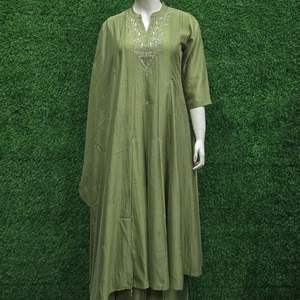 Premium Anarkali Kurti Ensemble avec Diviseur Palazzo Chinon Dupatta Verre Soie Ethnique Pure Khatali Travail Femmes Aarya Couture Vert - Product Image 1