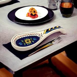 Repose-cuillères en céramique bleue peinte à la main pour vaisselle de cuisine Lot de 1 - Product Image 4