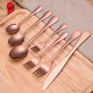 Ensemble de couverts arc-en-ciel avec un polissage multicolore brillant ajoutant du charme et de la résistance, adapté à tous les types de repas et de styles de table - Product Image 5