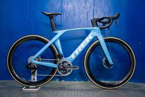 Nouveau Vélo de Route Ultra-Aérodynamique et Léger Madone SLR 7 Gen 8 2025 avec Moteur Arrière 8000W/12000W et Batterie au Lithium - Product Image 4