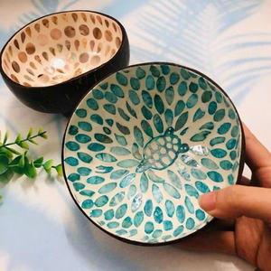 Tazón de Coco con Incrustaciones de Conchas Florales Decorativas Únicas, Atractivo Tazón con Incrustaciones de Nácar de Vietnam, Artesanía de la Villa - Product Image 1