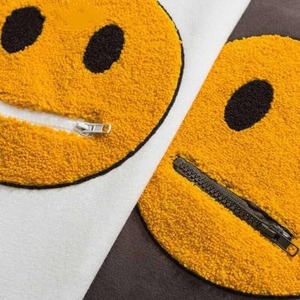 เสื้อฮู้ดลายยิ้มแบบยูนิเซ็กซ์ ปักลายกราฟิกหน้าคนสีเหลืองธรรมชาติ แขนเสื้อมีกระเป๋า ปลายแขนเสื้อแบบริบ ผ้าฝ้าย 100% สไตล์สตรีทแวร์ สำหรับฤดูหนาว - Product Image 6