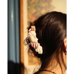 Barrettes en coquille naturelle avec inspiration océanique, idéales pour les fêtes côtières, les événements de voyage et les idées de style de villégiature - Product Image 3