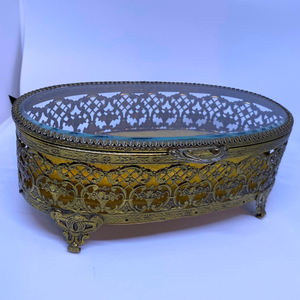 Joyero de metal y vidrio de diseño superior, joyero de forma ovalada de tamaño personalizado hecho a mano a un precio asequible, acabado en oro - Product Image 4