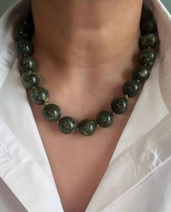 Collier en résine, accessoire de bijouterie audacieux et accrocheur pour les amateurs de mode moderne, haute qualité - Product Image 6