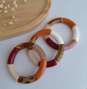 Bracelet en résine 2025 Nouveau design Résine époxy Design impressionnant Luxe Moderne Mariage Couleur/Taille/Logo personnalisés Fait main Premium - Product Image 3