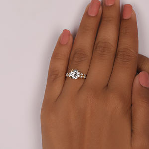 Anillo lujoso certificado IGI de diamante cultivado en laboratorio de corte chapado en oro macizo de 14KT para mujer, propuesta de diseño Floral a la moda, estilo romántico - Product Image 3