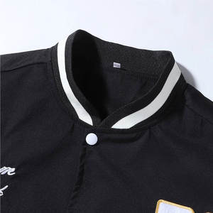 แจ็คเก็ตเบสบอลแฟชั่นฤดูหนาวสไตล์ไฮสตรีทสำหรับผู้ชาย ผ้าลูกฟูก คอตั้ง ปักตัวอักษร สไตล์วินเทจ สำหรับคู่รัก เสื้อคลุม - Product Image 3