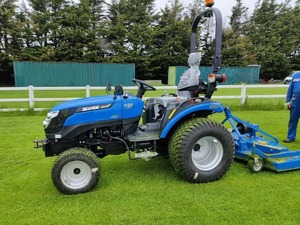 Tractor de un solo eje Solis 26 hidrostático de 33 HP con caja de cambios y cojinete de motor - Product Image 2