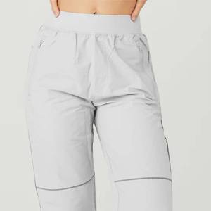 Vente en gros Pantalon de jogging en soie taille haute pour femmes Pantalon cargo léger avec poches à fermeture éclair à taille élastique Décoration avec logo pour l'hiver - Product Image 6