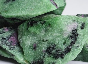 หินดิบหยาบทับทิม zoisite คริสตัลอัญมณีคริสตัลบำบัดแบบหยาบไม่ขัดมันเงาบริสุทธิ์ - Product Image 4