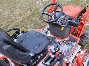 Tractor Kubota BX2370 2016 con Accesorios Esenciales - Product Image 4