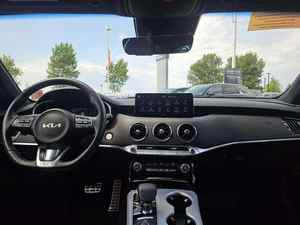 Limpio y audaz 2023 K i a Stin ger GT2 cuidadosamente revisado - Product Image 5