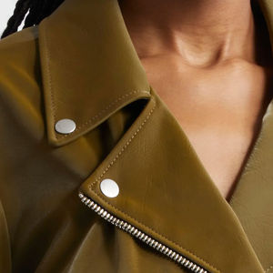 Veste en toile de peau de mouton pour femme, fabriquée par un bon fabricant, entièrement personnalisable, vente chaude, tendance, manches longues, imperméable, réversible - Product Image 4