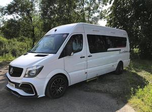 Trouvez des icônes similaires pour le camping-car de luxe Sprinter 3500, un véhicule utilitaire moderne 4x4. - Product Image 6