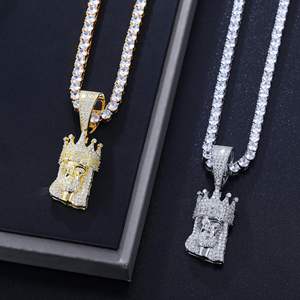 Pendentif Jésus Moissanite S925 avec couronne - Product Image 1