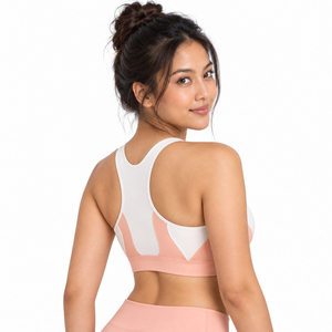 Soutien-gorge de sport en tissu extensible doux, offrant une couverture confortable et un maintien fiable pour la course à pied, les entraînements et les activités sportives. - Product Image 5