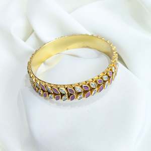 Brazalete Aasma de Plata 925 Chapado en Oro con Rubí y Circonita, Piedra Semipreciosa, Pieza Única, Brazalete Moderno - Product Image 1