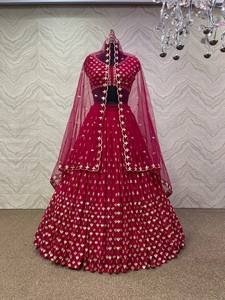 Travail de séquence brodé lourd de lahenga rouge traditionnel attrayant Georgette Lehenga Choli avec le filet doux Dupatta pour le mariage - Product Image 5