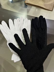 100% GUANTES DE Fourchette de enclavamiento de poliéster de algodón fresco con guantes de puntos de PVC para camarero guardia portero uso Formal - Product Image 4