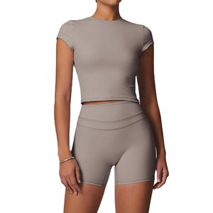 Nouveauté, vêtements de sport de qualité supérieure pour femmes, taille plus, shorts de sport taille haute, t-shirt de sport, ensemble de yoga uni en 2 pièces - Product Image 1