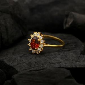 แหวนหมั้นพลอยโกเมนสีแดงรูปไข่ แหวนพลอยโกเมนชุบทอง 14K แหวนพลอยประจำเดือนมกราคม เครื่องประดับสไตล์วิคตอเรียน - Product Image 3