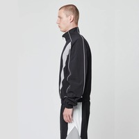 Coupe-vent sportif tendance en nylon uni pour homme avec bandes réfléchissantes sur les épaules, empiècements contrastants, fermeture éclair et séchage rapide