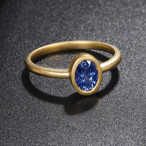 แหวนทองคำสีเหลืองไพลินสีน้ำเงินธรรมชาติ18K พร้อมเครื่องประดับชุบโรเดียมที่มีเทคโนโลยีการตั้งค่าฝา - Product Image 2