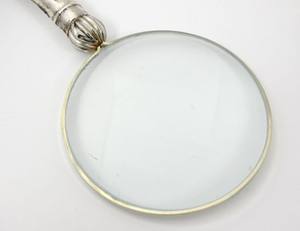 Loupe de table vintage de style rococo victorien, plaquée argent sterling, accessoire de lecture, objet de collection - Product Image 3