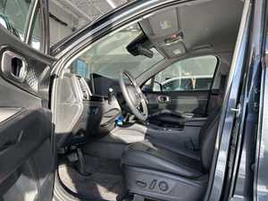 2024 pour SUV S AWD Automatique Conduite à Gauche Intérieur Sombre Sièges en Cuir Pneus R19 7 Places Toit Ouvrant - Product Image 4