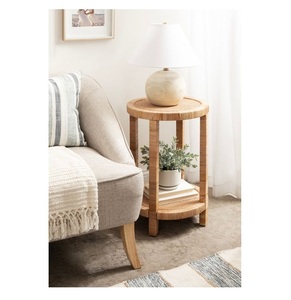 โต๊ะข้างทำจากไม้ที่หรูหราพร้อมโทนสีอบอุ่นจากดินและงานฝีมืออันประณีตทำให้มันเพิ่มสไตล์ให้กับการตกแต่งภายในแบบชนบท - Product Image 1