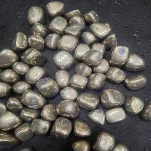 Vente chaude Pyrite Polie Naturelle Pierres Dégringolées Cristal De Guérison Reiki Énergie Gemme pour Feng Shui Amour et Mascotte - Product Image 6