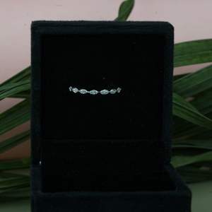 Bague exclusive en diamant de laboratoire EF Color VS1 Clarity Marquise Cut Gold Rose Gold Silver IGI SGL Certified Jewelry - Product Image 3